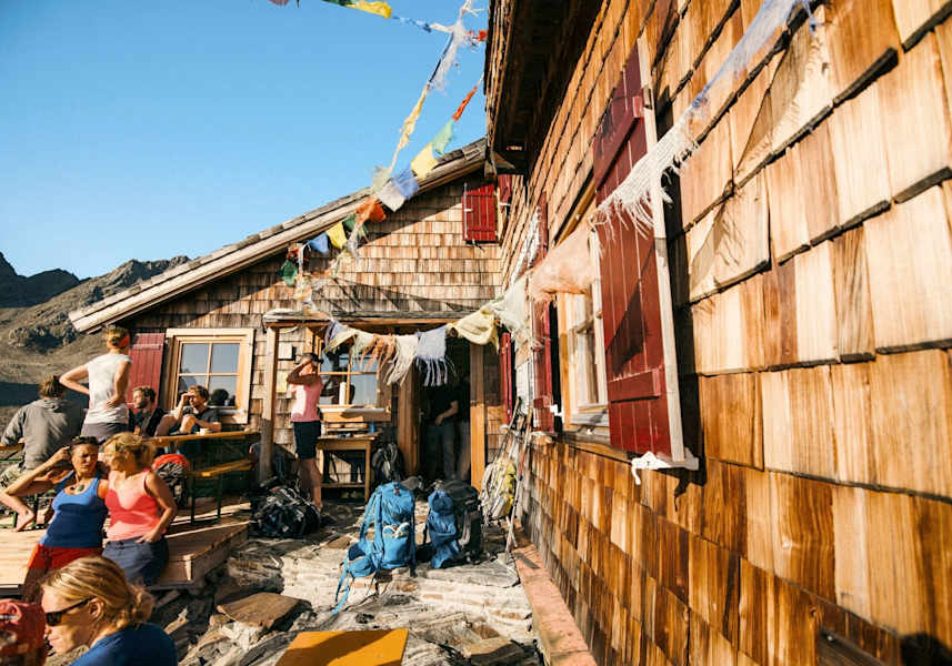 Die Sonnenterrasse vor der Lärchenschindelwand