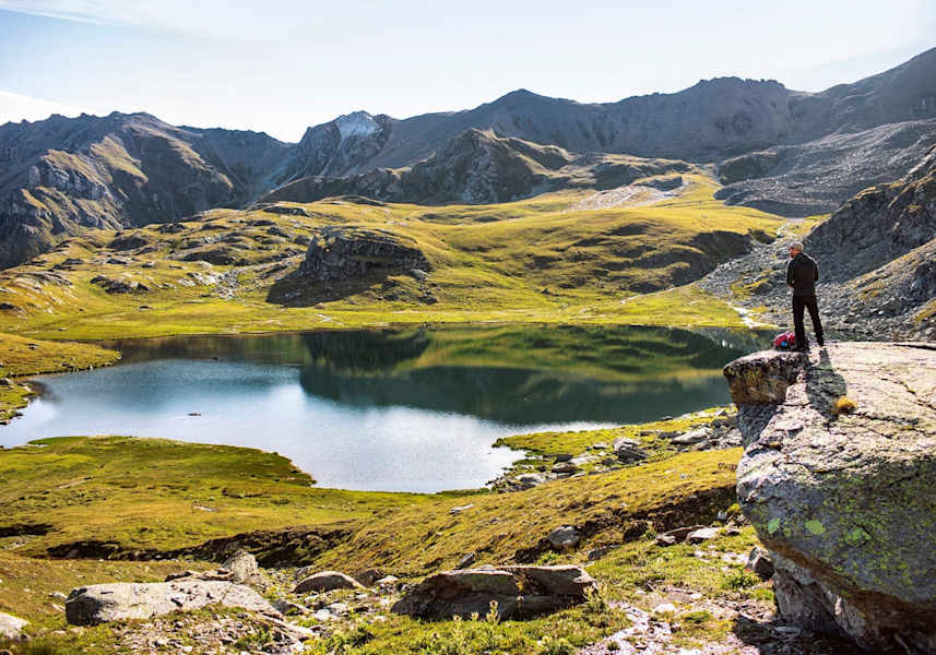 Der Bergsee Le Louché lädt zum Verweilen ein.