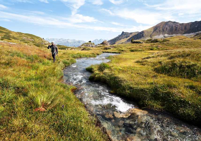 Ein Wanderer in den hochalpinen Moorlandschaften.