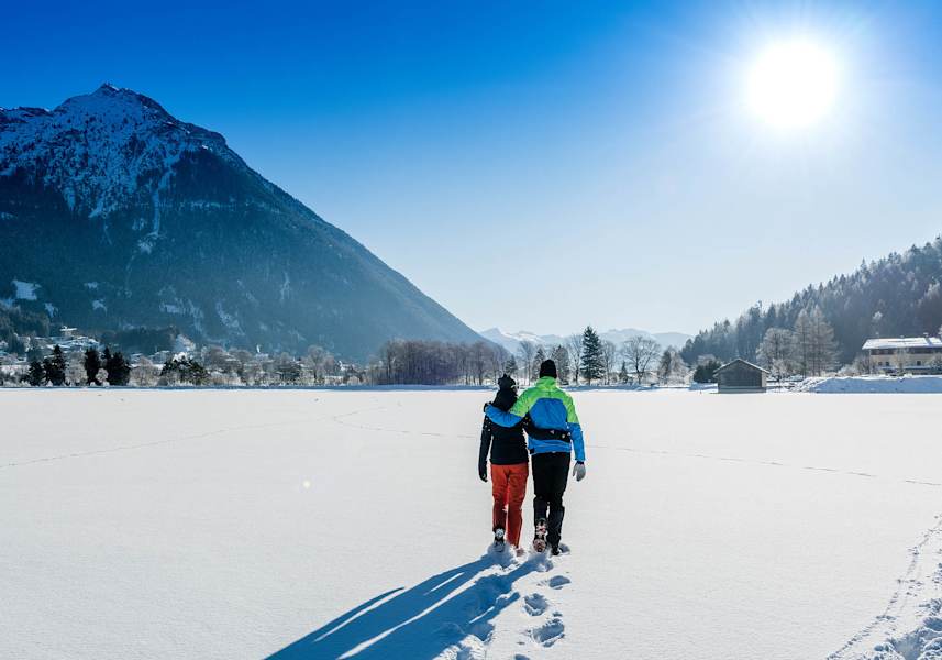 Immer der Sonne entgegen: Winterwandern in Maurach am Achensee