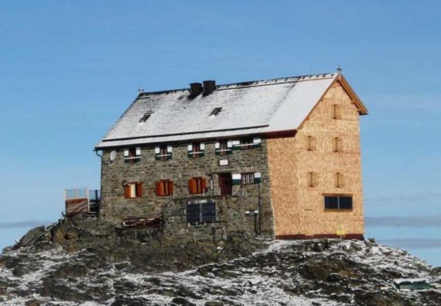 Die Hochstubaihütte auf 3.174 m