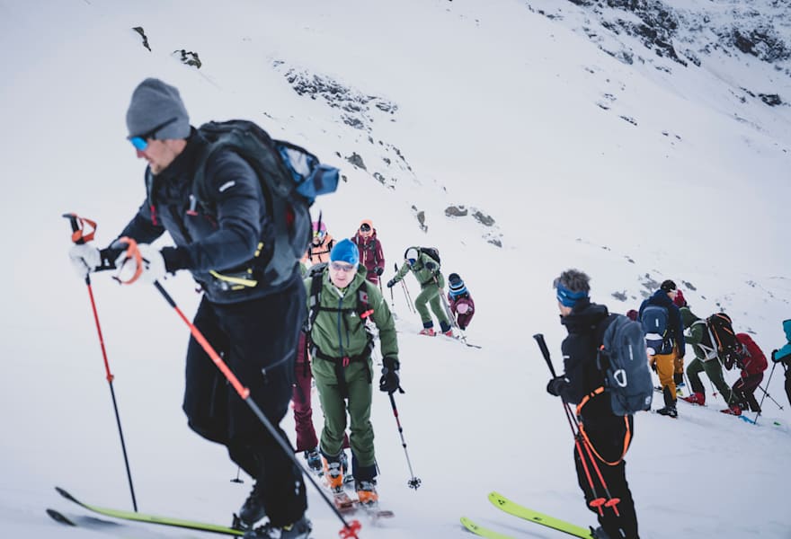 In erster Linie gilt es Lawinenunfälle durch gute Tourenplanung zu vermeiden. Dennoch sollte jeder wissen, was im Ernstfall zu tun ist.