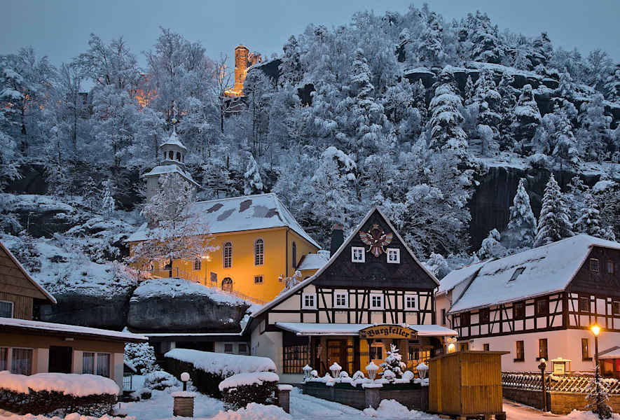 Winter in Oybin mit der Bergkirche