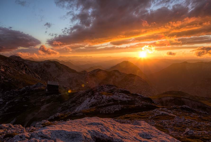 Die afrikanischen Guides sind trainierte Alpinisten und begleiten ihre Gäste (im Bild Autor Klaus Haselböck) bis auf den Gipfel