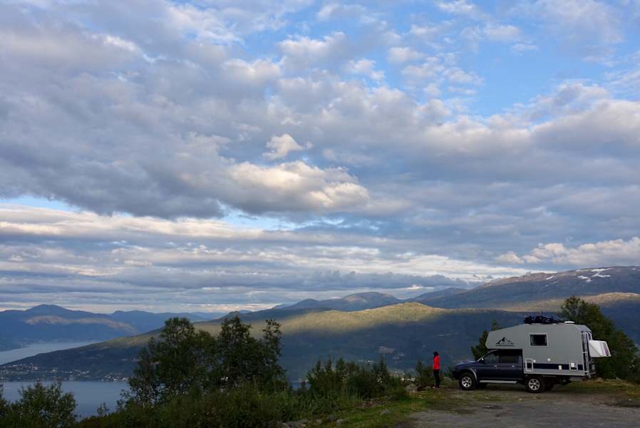 Herrliche Fjord-Aussicht: Stellplatz am Wanderparkplatz Saurdal