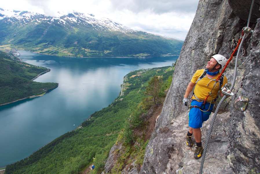 Wandern Klettersteig Fjord Norwegen Bergwelten