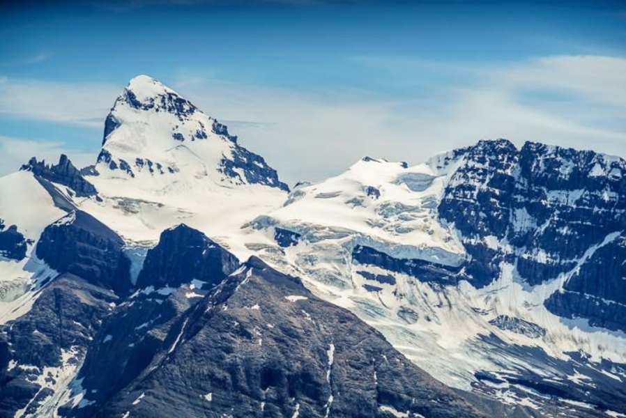 1898 bestieg Peter Sarbach zum ersten Mal den Mount Forbes (3.617 m)