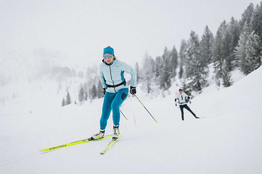 Mit atmungsaktiver Funktionsbekleidung macht Langlaufen doppelt Spaß.