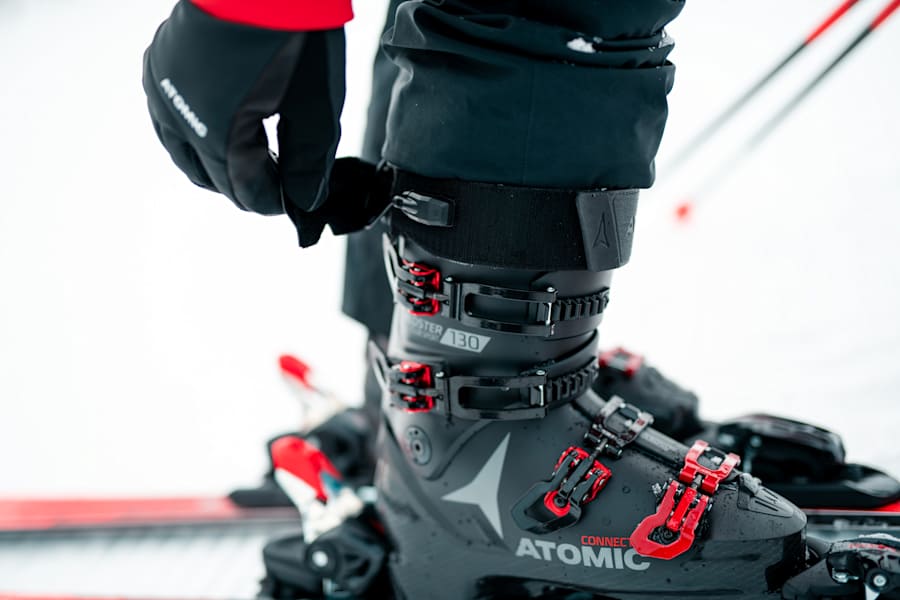 Skischuh mit Sensor von Atomic