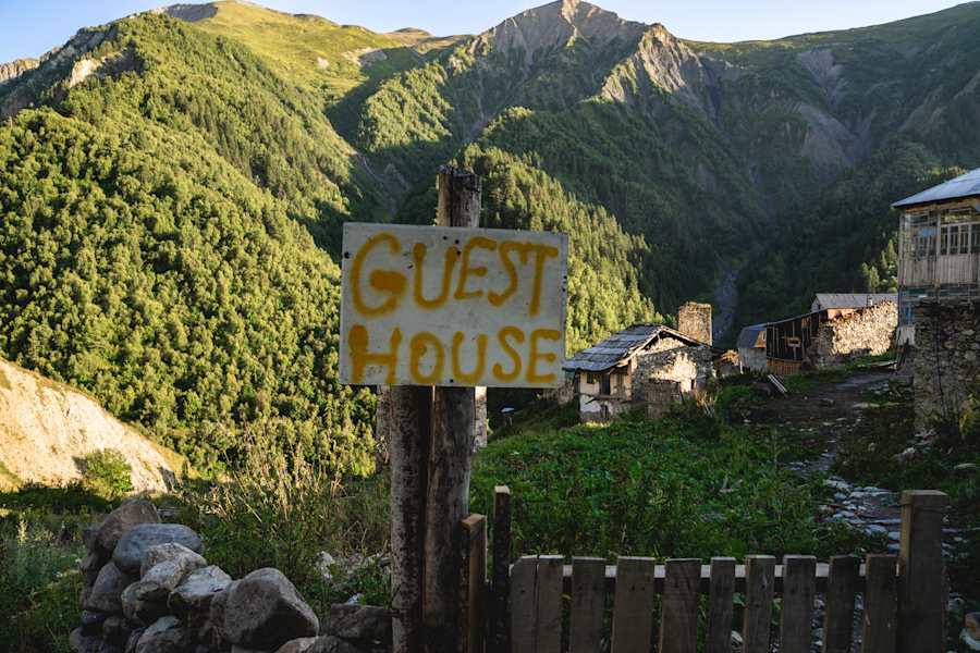 Im Dorf angekommen, machten wir uns auf die Suche nach einem Guest House.
