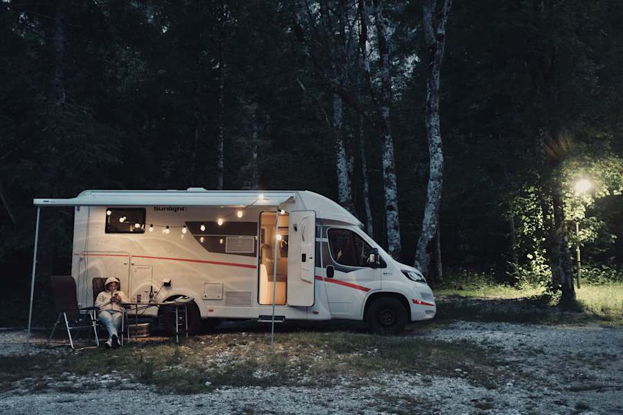 Da Camp Zlatorog im Nationalpark liegt, gelten strenge Auflagen. So durfte der Grund nicht planiert werden, kein Stein wurde entfernt und man kann keine Stellplätze reservieren. Dem Freiheitsgefühl kommt das entgegen.