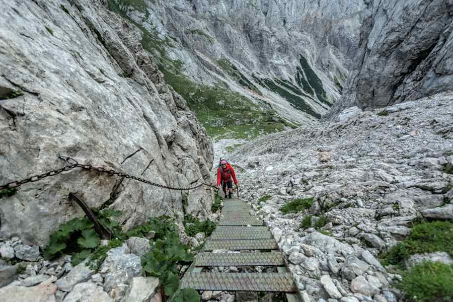 Durch das G‘hackte - Stahlseil-Sicherungen und Leitern sorgen für ausreichend Halt auf dem Hochschwab