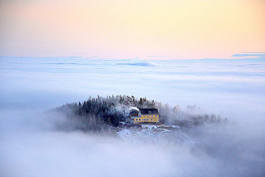 Frühmorgendlicher Ausblick von der Hohen Wand 
