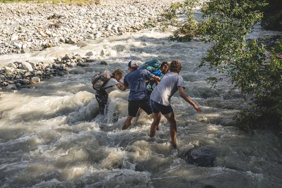 Der Fluss wird nämlich vom Adishi-Gletscher gespeist.