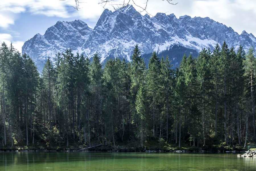 Das glasklare Badersee in Grainau