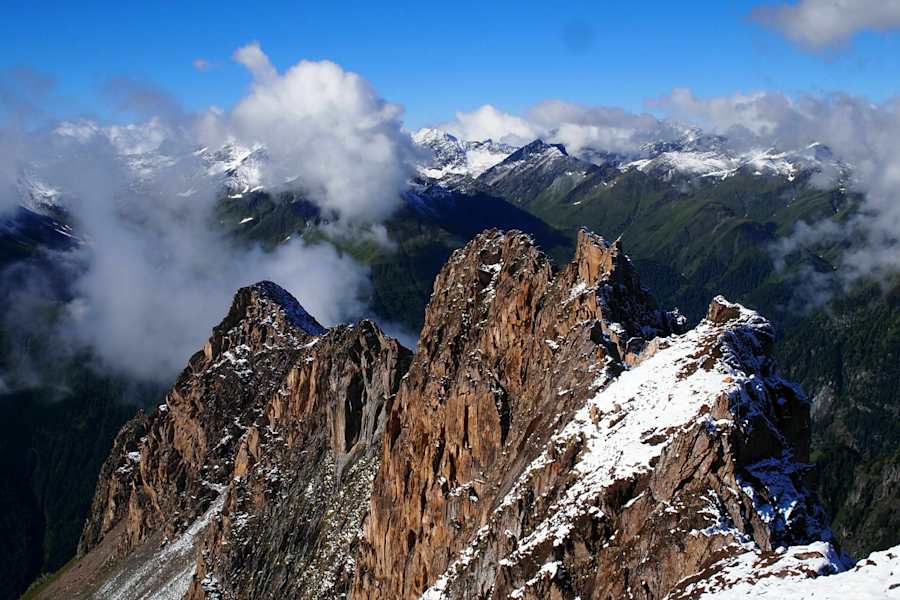 Pilgerweg: Aufstieg zur Kreuzspitze mit Blick in die Osttiroler Bergwelt
