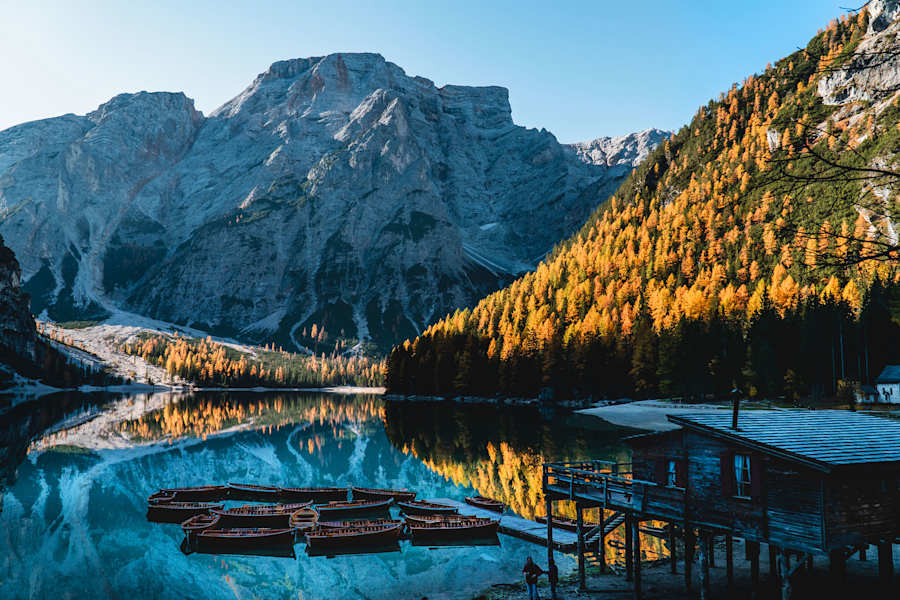 Längst kein Geheimtipp mehr und dennoch immer wieder einen Besuch wert: Der Pragser Wildsee