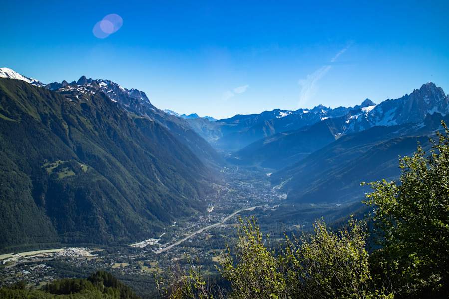 Blick auf Chamonix während der Auffahrt des Tramway de Mont Blanc