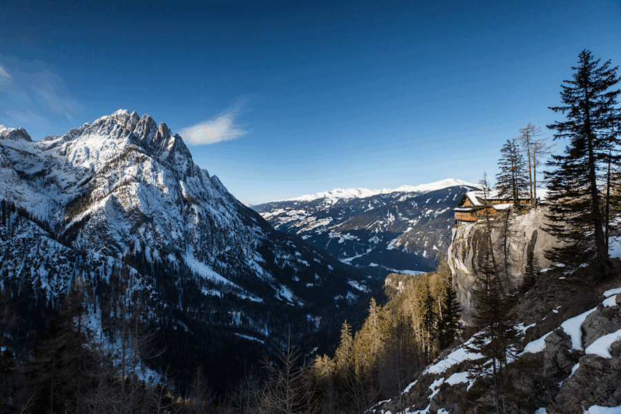 Keine typische Hüttenwirtin, keine typische Berghütte: die Osttiroler Dolomitenhütte