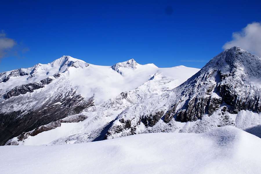 Entlang des Osttiroler Pilgerwegs bei der Kreuzspitze mit Blick auf den Großvenediger