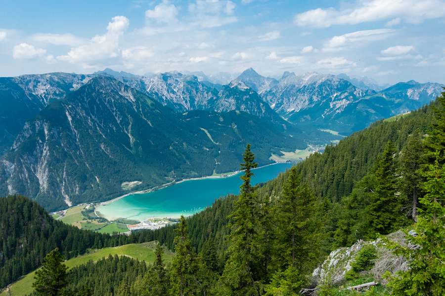 Blick von der Erfurter Hütte auf den Achensee
