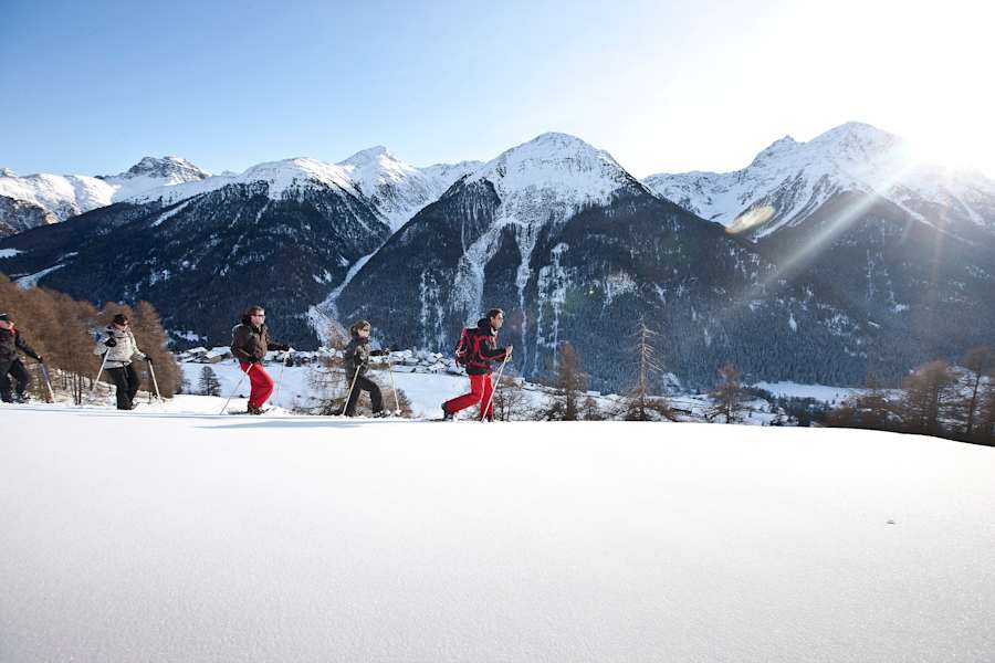Auf Schneeschuhen oberhalb von Guarda