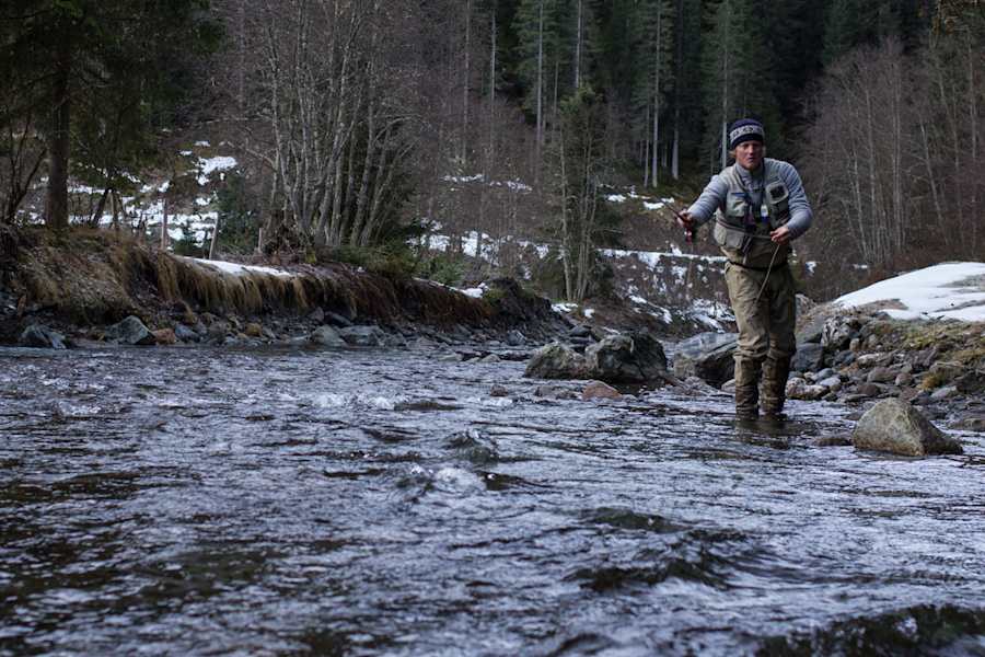 Aurel Hallbrucker beim Fischen