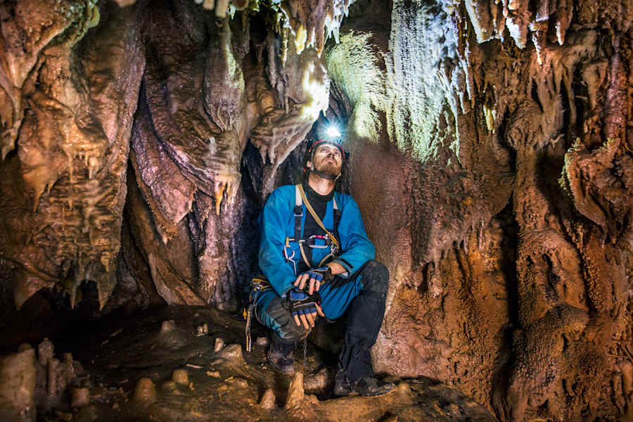 John in der Cova de Sa Campana, der tiefsten Höhle der Balearen