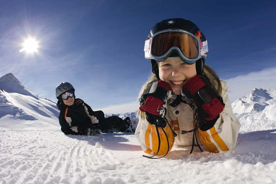 Familienprogramm: Schneeschuhtouren und Iglubau
