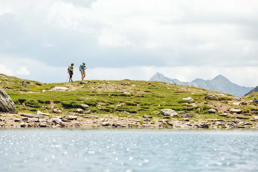 Von der Gampielalm aus führt der Weg auf die Edelrauthütte am Eisbruggsee vorbei