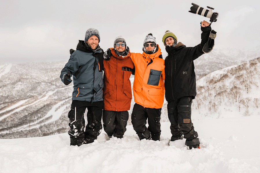 Das gesamte Team am Gipfel (von links nach rechts): Matthias Fritzenwallner, Josh Absenger, Daniel Maurer und Sebastian Höllwart