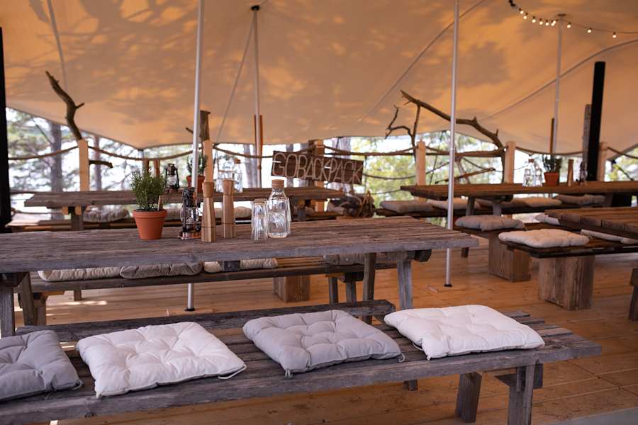 Auf der gemütlichen Terrasse wurde gegessen, gechillt und auch gearbeitet