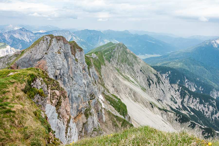 Umzingelt waren wir von beeindruckenden Felsformationen.