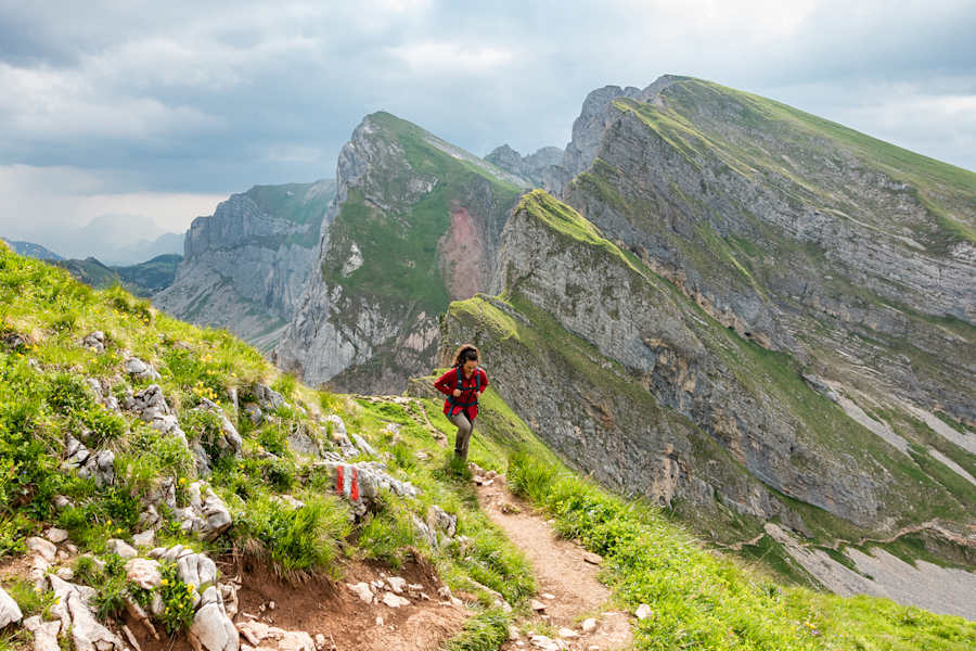 Die Landschaft erinnert ein wenig an die Felsklippen Irlands.