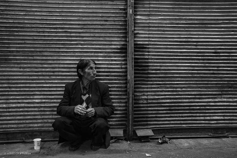 Stummer Beobachter am Bazar