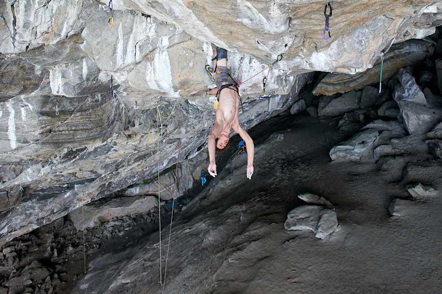 Fledermaus Adam Ondra befreit seinen Geist während des Durchstiegs von „Silence“ (9c)
