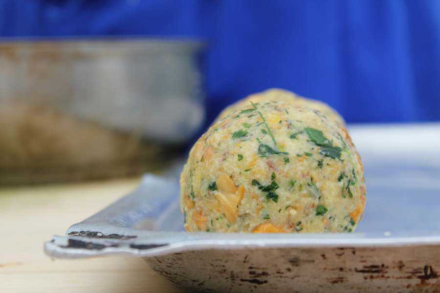 So sieht ein perfekter Knödel vor dem Kochen aus