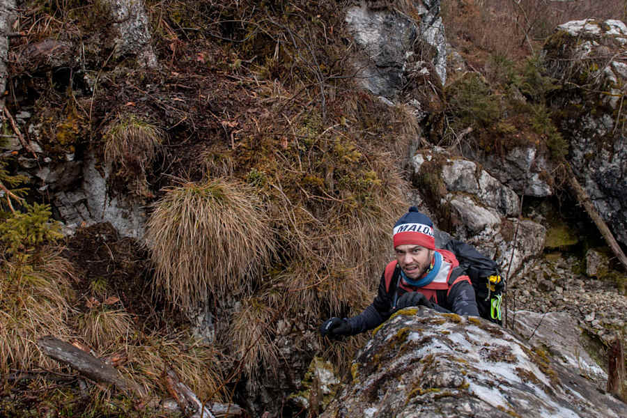 Querfeldein zur geheimnisvollen Höhle