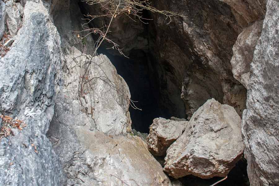 Der Eingang zum Frauenloch