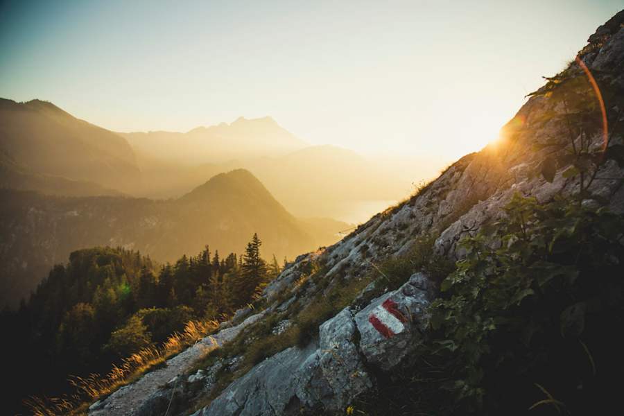 Die Sonne bedeckt noch einmal die Berge. Schoberstein