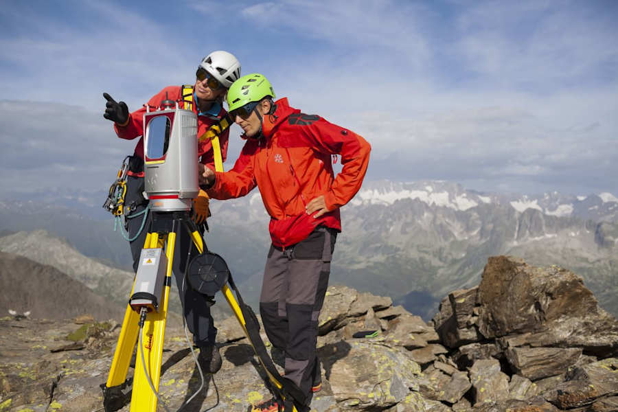 Permafrostforschung am Gotthard
