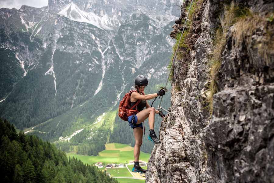 Der St. Magdalena Klettersteig, aussichtsreich und ausgesetzt.