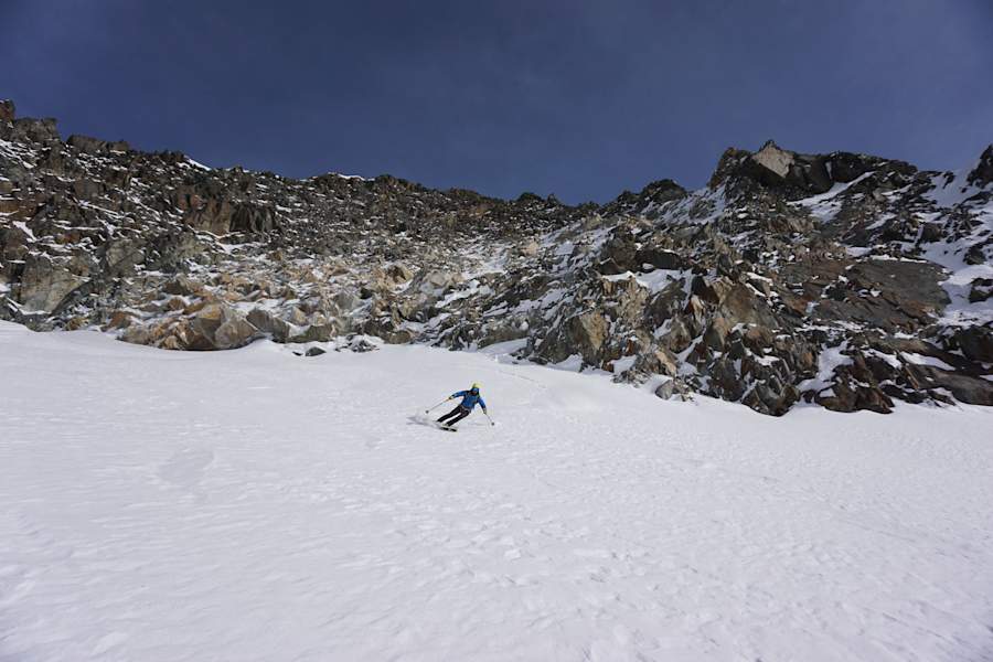 Die lohnendste Möglichkeit am Stubaier Gletscher ist derzeit eine Skitour auf’s Zuckerhütl.