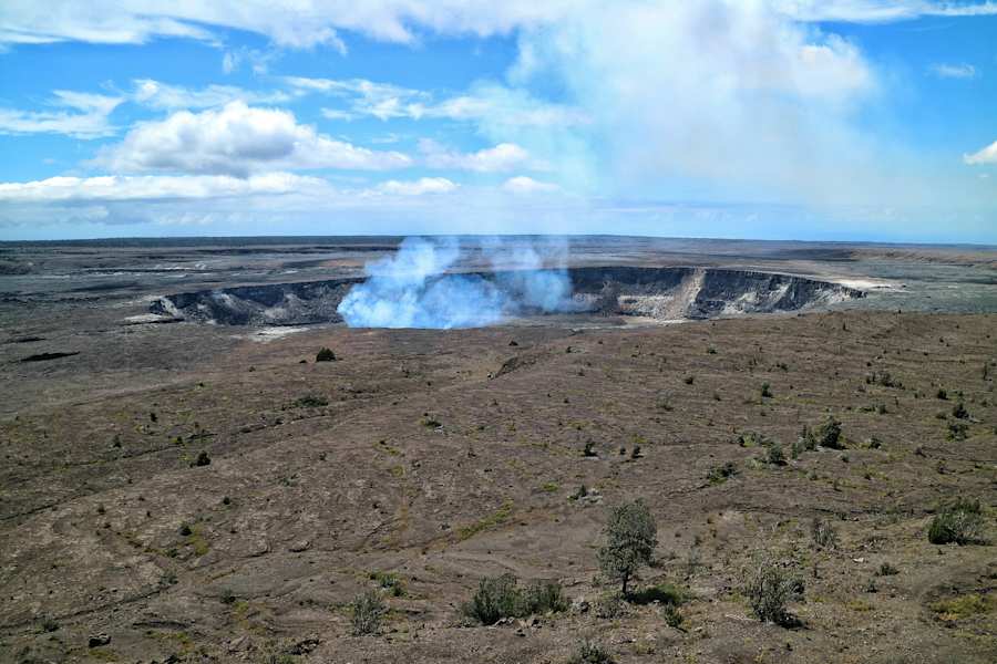 Rauchende Krater im Hawaii Volcanoes-Nationalpark