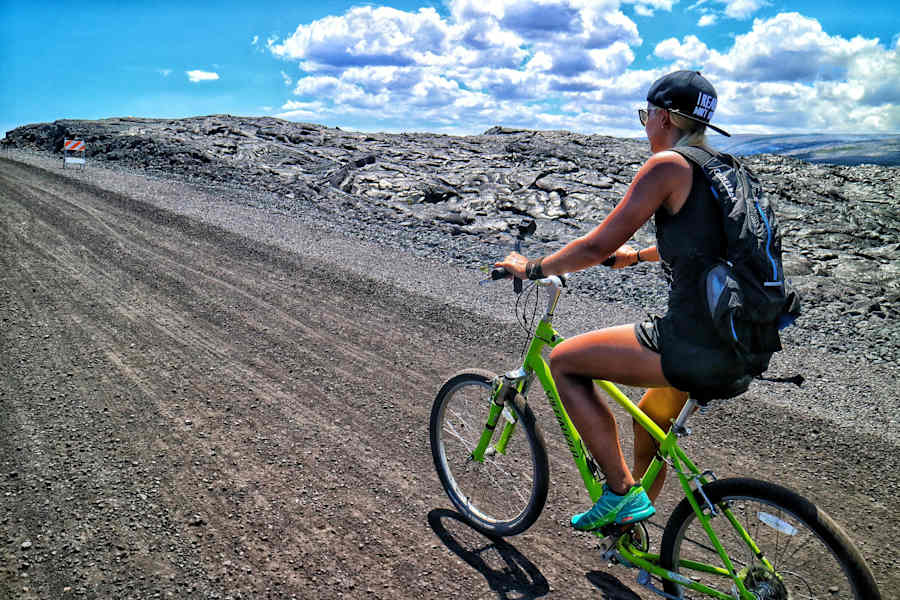 Im Hawaii Volcanoes-Nationalpark: Mit dem Bike durch die Lavawüste