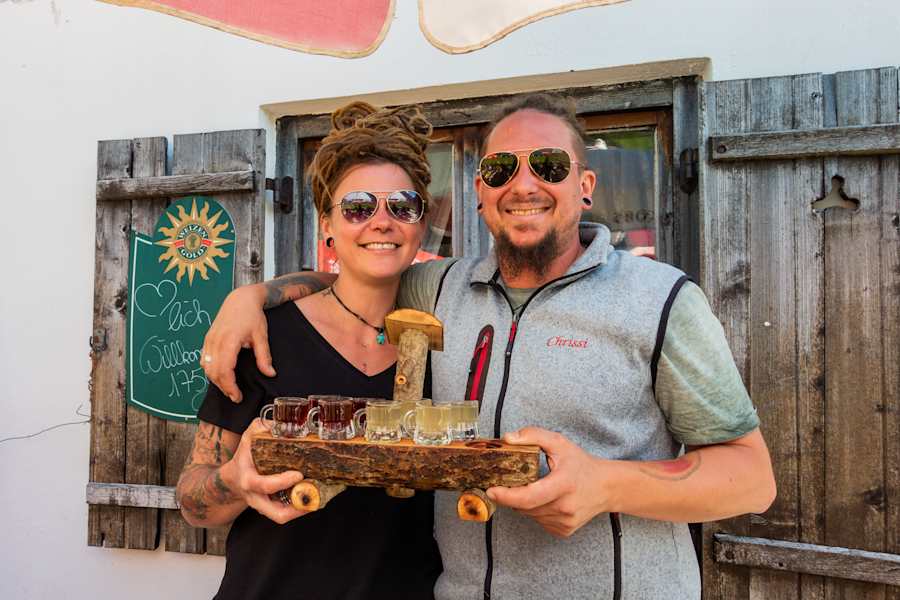 Hüttenpächter-Pärchen Chrissi und Kathi