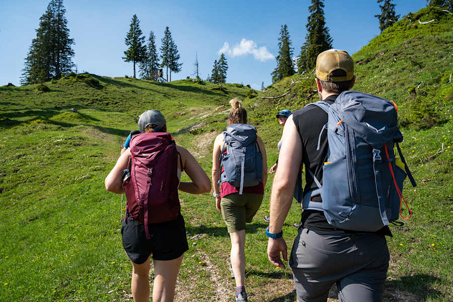 Wanderer am Weg zum Zireiner See