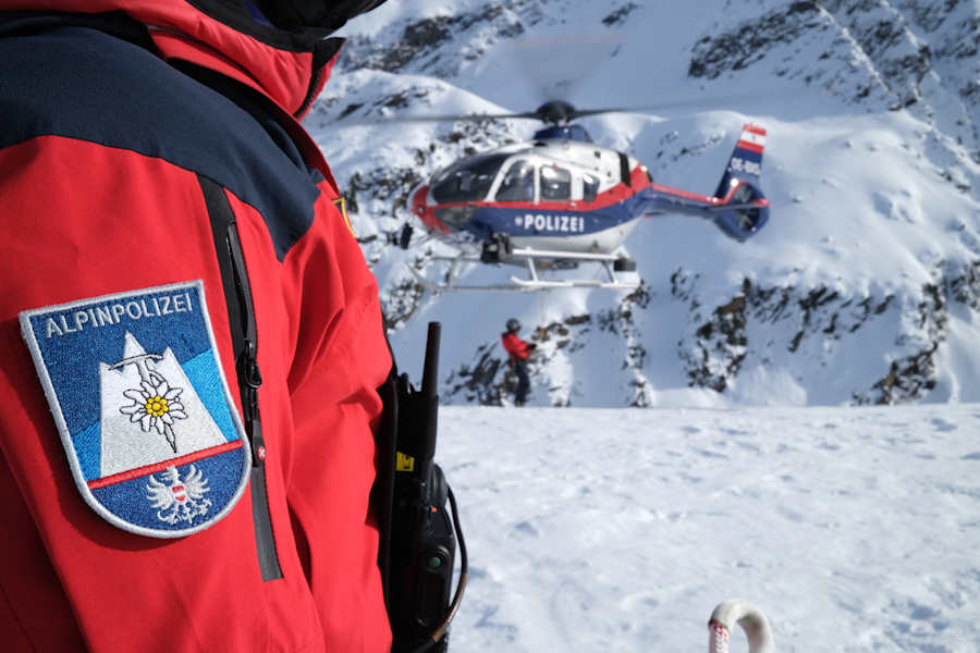 Liegt der Verdacht auf Fremdverschulden vor oder gibt es Todesopfer, ist auch die Alpinpolizei immer vor Ort.