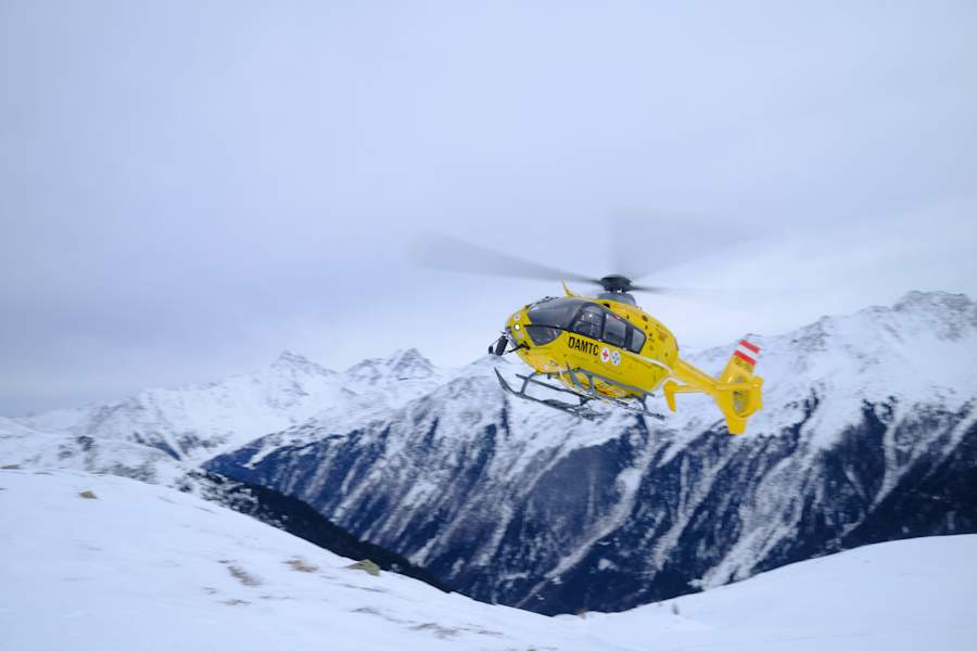 Der Notarzthubschrauber im Anflug.