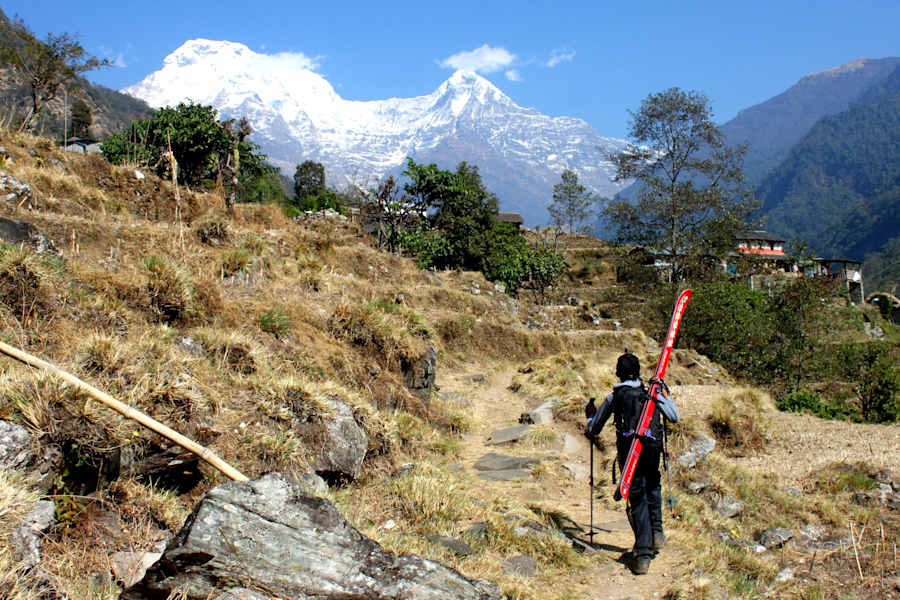 Ashya noch gemütlich unterwegs, die Berge noch weit weg
